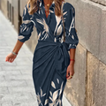 Marineblau mit Blumenmuster